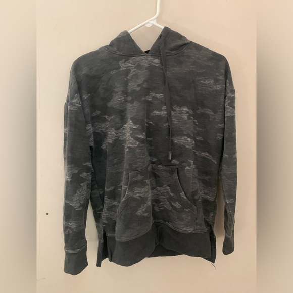 Woman’s very comfortable hoodie - Picture 2 of 10